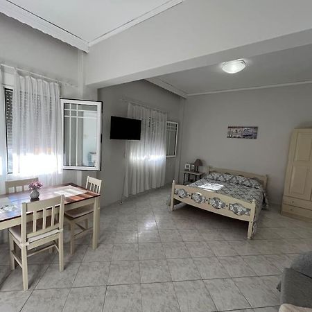 Studio Apartment In ني كارفالي المظهر الخارجي الصورة